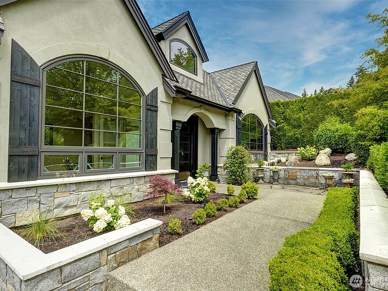 Stunning views of Lake Sammamish